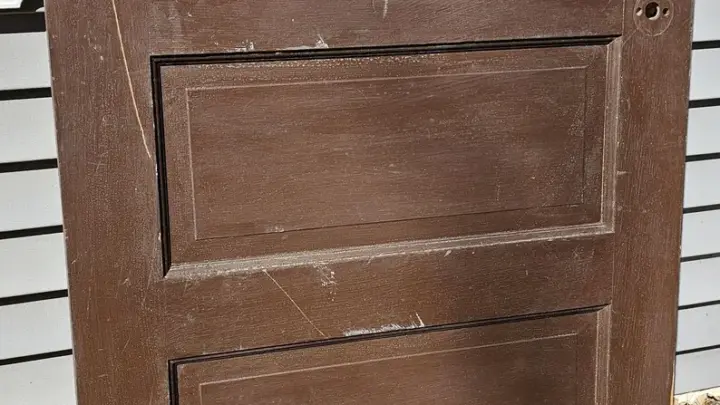 DIY Vintage Door Headboard: Easy Guide